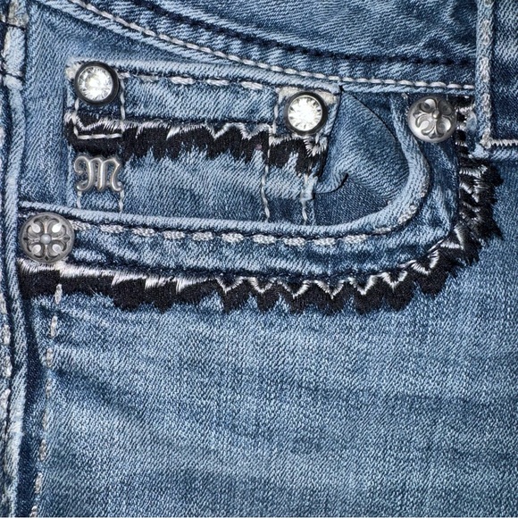 Miss Me Easy Boot Jeans Womens 30 Distressed Flawed Inner Thigh Wear Stretch - Picture 4 of 10